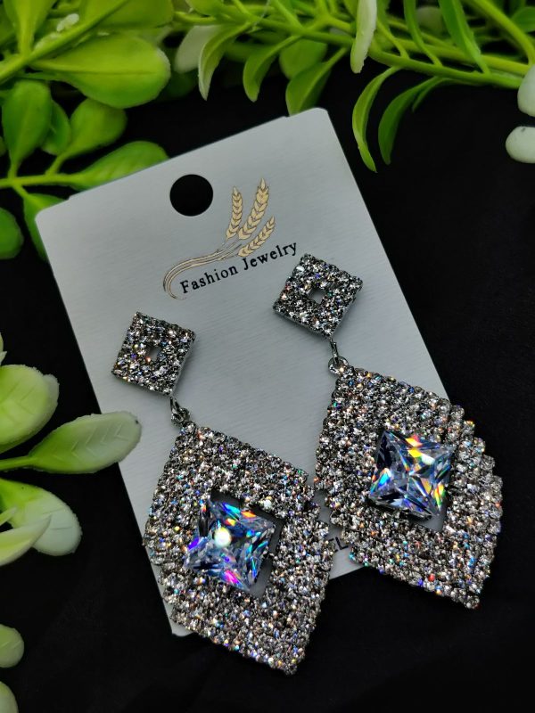 Imported Radiant Starburst Pearl and Crystal Long Earrings – Tarnish Free ( Starburst Pearl )