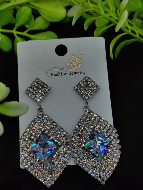 Imported Radiant Starburst Pearl and Crystal Long Earrings – Tarnish Free ( Starburst Pearl )