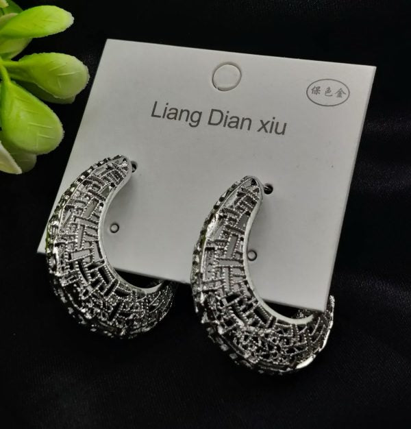 Imported Exquisite Antique-Style Crescent Hoop Earrings – Tarnish Free Elegance