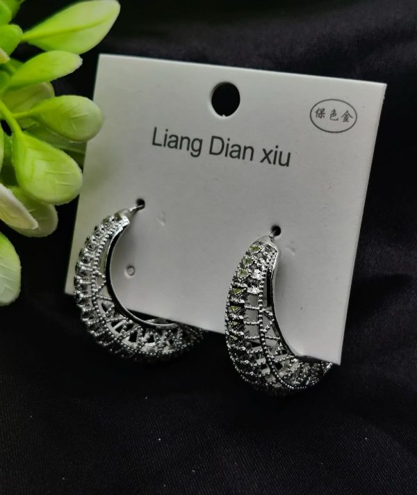 Imported Exquisite Antique-Style Crescent Hoop Earrings – Tarnish Free Elegance